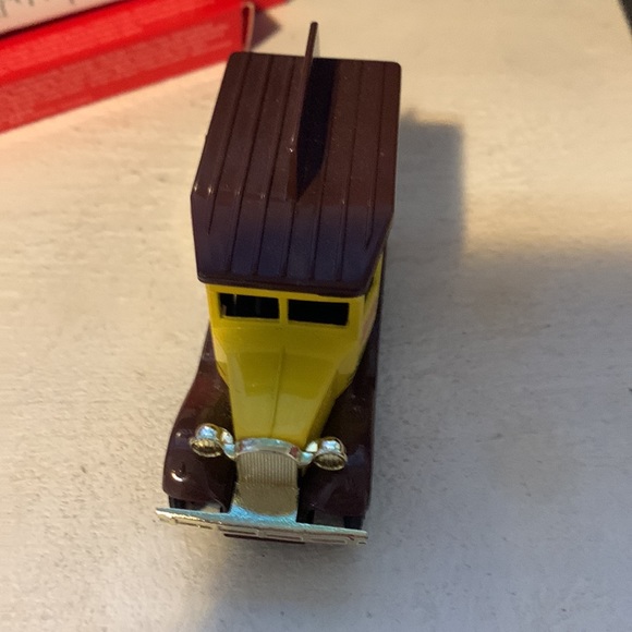 Golden Wheels Pepsi Cola Delivery Truck Yellow and Brown Die Cast - Picture 2 of 3